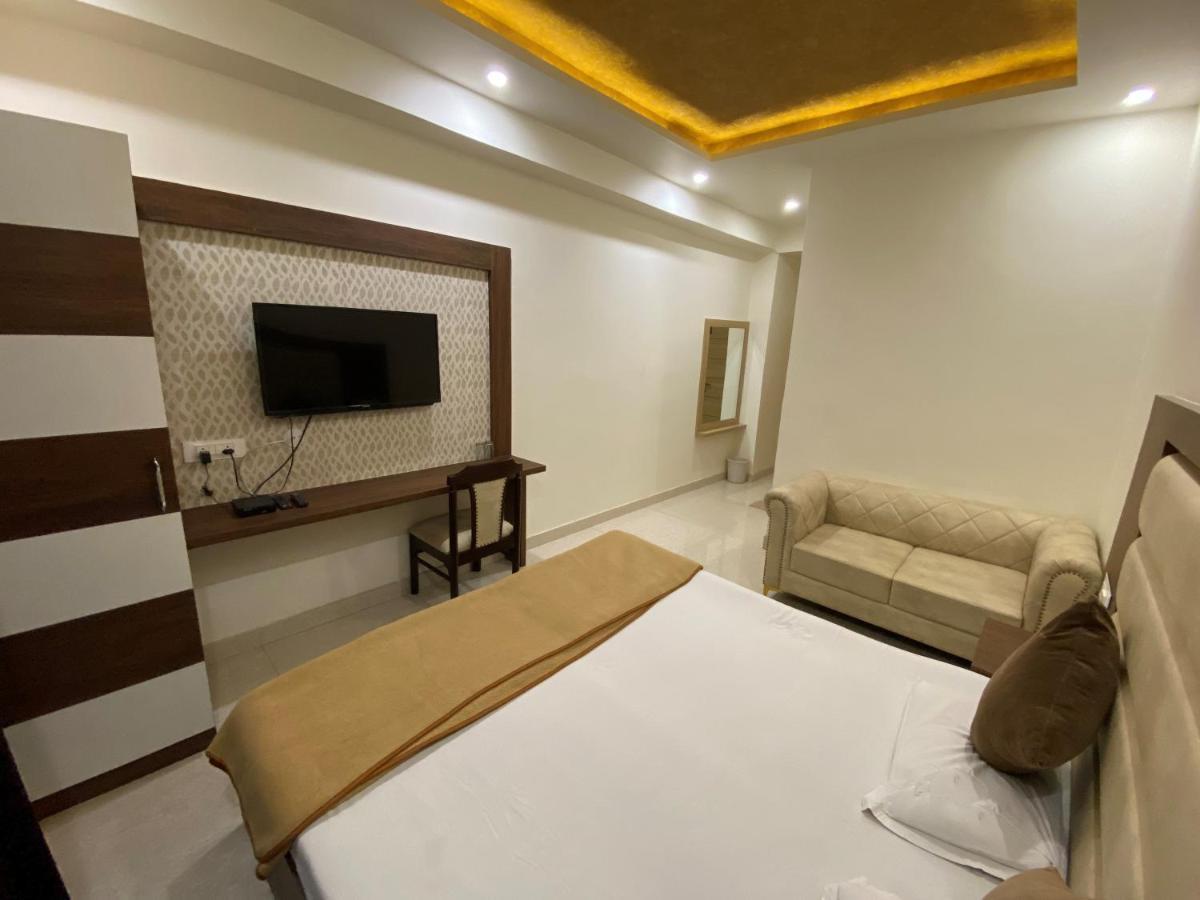 Neelgagan Hotel Ню Делхи Екстериор снимка